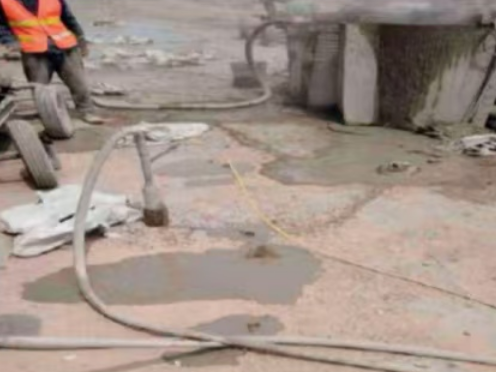 阎良水泥混凝土路面板底注浆技术 路面脱空注浆整治方案