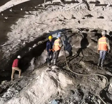 阎良拱顶带模注浆料的施工流程及注意事项
